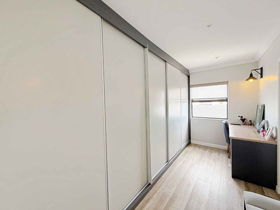 4 Bedroom Property for Sale in Calypso Beach Western Cape